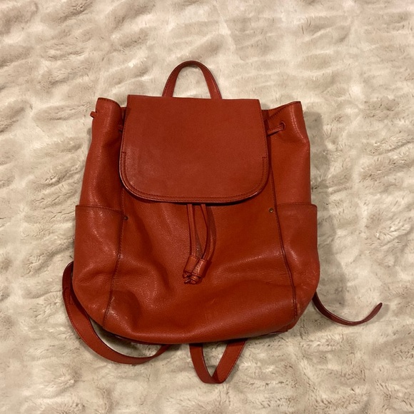 frye olivia mini backpack Drawstring bucket bag crafted from leather Top handle Women's Frye Olivia Harness Short